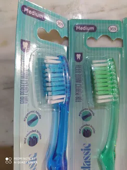 مسواک های دنت مدل 909 با برس متوسط مجموعه 4 عددی