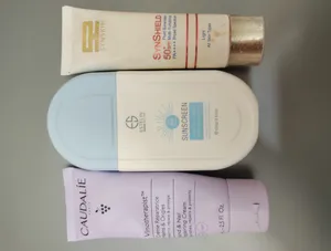 تجریه خرید کرم ضد آفتاب بی‌رنگ استلین، 80 SPF، مدل ultra،  مناسب انواع پوست با حجم 100 میلی لیتر، محافظت‌کننده در برابر اشعه‌های UVA و UVB، مرطوب‌کننده، فاقد پارابن، PA+++، ضد پیری، دارای فرمولاسیون فاقد چربی، با ماندگاری 3 ساعته