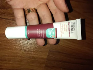 تجریه خرید کرم تقویت کننده ناخن نئودرم سری Renewal مدل Intense حجم ۱۵ میلی لیتر
