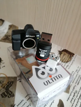 فلش مموری طرح دوربین عکاسی نیکون مدل Ul-CN02 ظرفیت 32 گیگابایت