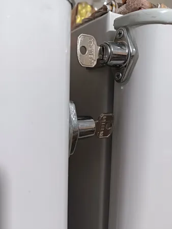 قفل در مدل یخچالی