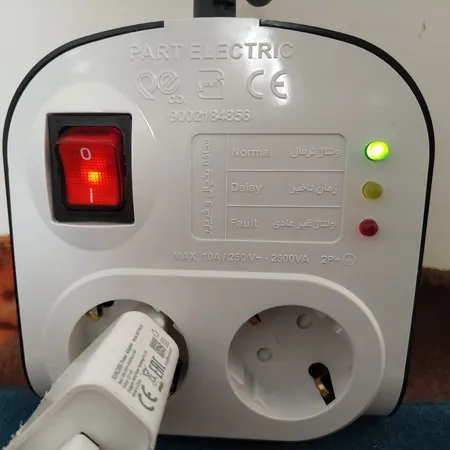 محافظ ولتاژ پارت الکتریک مدل 8787