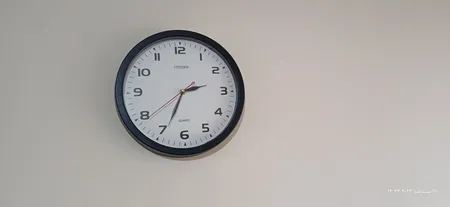 ساعت دیواری عقربه ای سیتیزن طرح دایره مدل اعداد لاتین