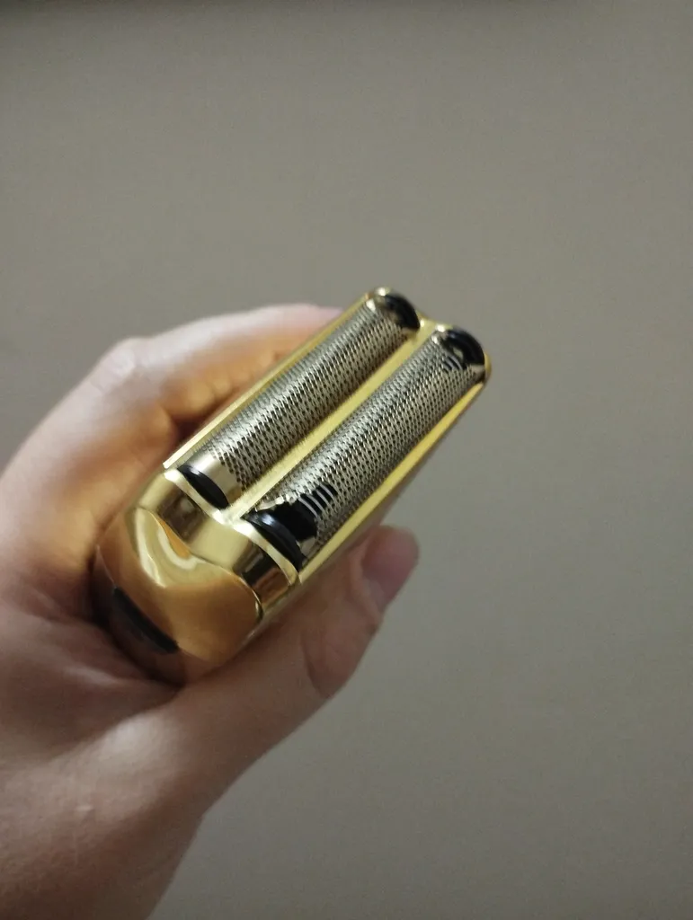 ماشین اصلاح موی صورت لایچی مدل L-801، اصلاح به صورت صفر زن، با قابلیت نمایش وضعیت باتری، تکنولوژی اصلاح به صورت شیو فویلی، اندازه اصلاح ، مدت زمان شارژ 120 دقیقه و مدت زمان استفاده پس از شارژ 90 دقیقه، دارای صفحه نمایش LED نشانگر وضعیت باتری