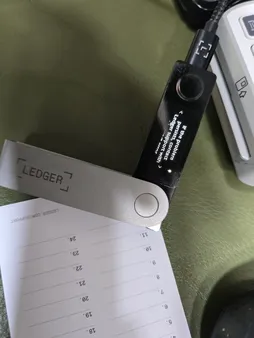 کیف پول سخت افزاری لجر مدل Nano X