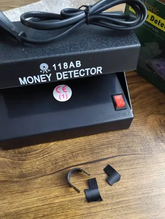 دستگاه تشخیص اصالت اسکناس مدل برقی AD-118AB