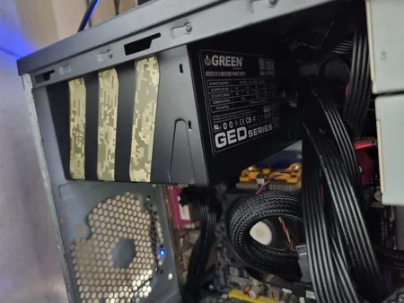 منبع تغذیه کامپیوتر گرین مدل GP700A-GED