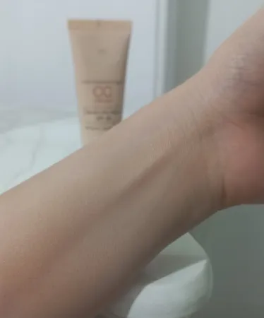 کرم پودر CC سینره مدل Light حجم 40 میلی لیتر