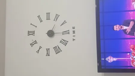 ساعت دیواری دکوراتیو مدل طرح رومی سایز 120