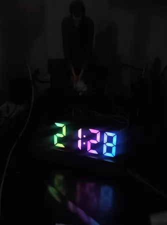 ساعت رومیزی دیجیتال مدل صفحه رنگی کد GH0725D