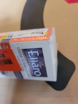 کرم ضد آفتاب رنگی الارو مدل SPF25 محافظ UVA ،UVB، مناسب انواع پوست تحت لیسانس حجم 40 میلی‌لیتر