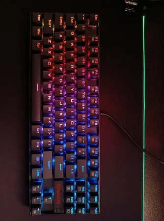 کیبورد گیمینگ ردراگون مدل K552 Kumara، سوییچ مکانیکال قرمز، Tenkeyless، نورپردازی RGB، قابلیت Anti-Ghosting