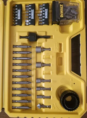 مجموعه 100 عددی سری پیچ گوشتی و مته دیوالت مدل DT71563