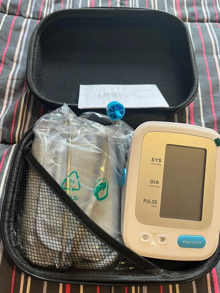 فشارسنج دیجیتال یونکر مدل سخنگو کد YK-BPA1