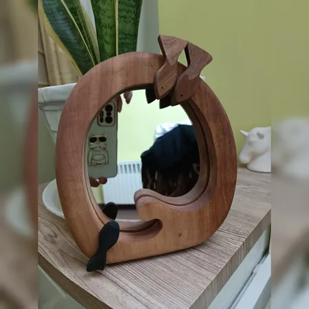 آیینه چوبی کارکیا مدل ماهی سیاه کوچولو کد W25