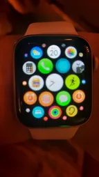 ساعت هوشمند اپل مدل SE دارای قابلیت های صفحه نمایش لمسی بند سیلیکون