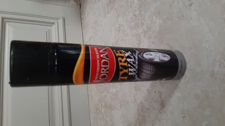 اسپری تمیز کننده لاستیک خودرو جردن مدل P2000 حجم 650 میلی لیتر