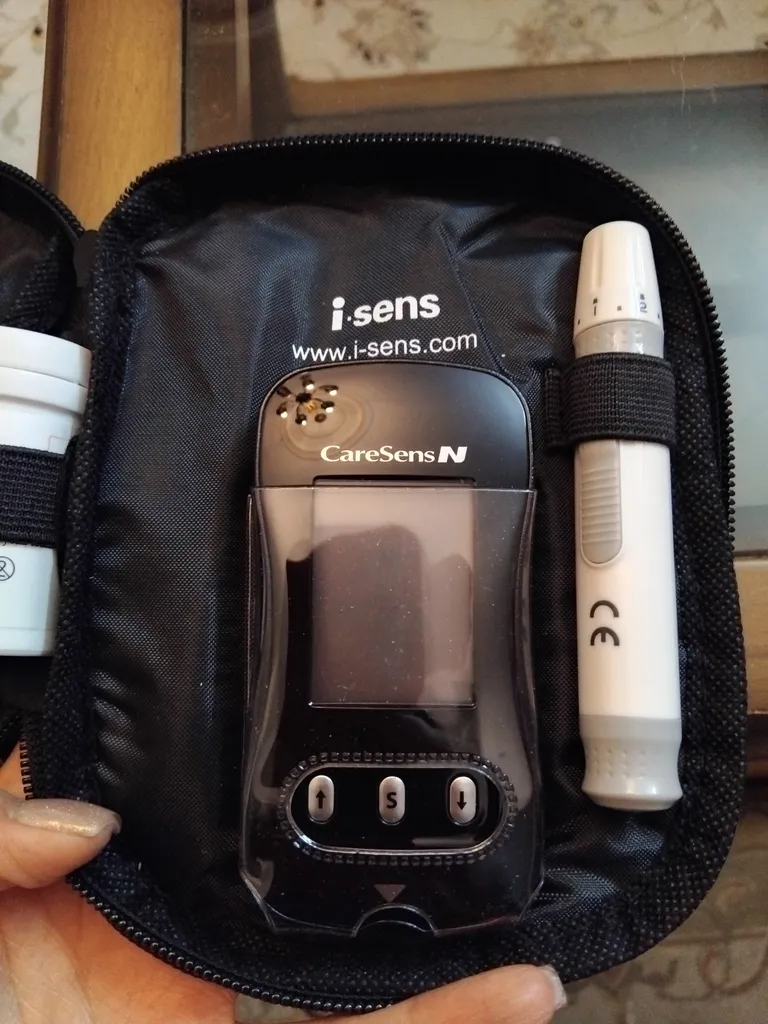 دستگاه تست قند خون کرسنس مدل IS643212-R به همراه قلم لانست زن