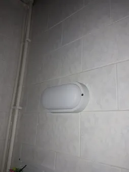 چراغ حمام دیواری پرتو درخشان مدل واترپروف IP65 طرح روکار بیضی