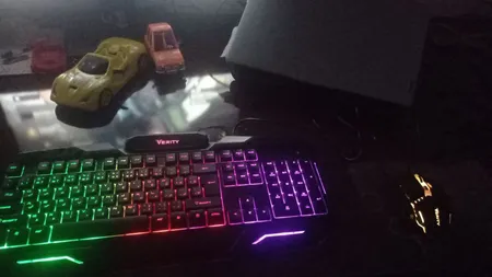 کیبورد و ماوس گیمینگ وریتی مدل V-KB6126GCW، سوییچ ممبران، Full-Size، نورپردازی LED RGB