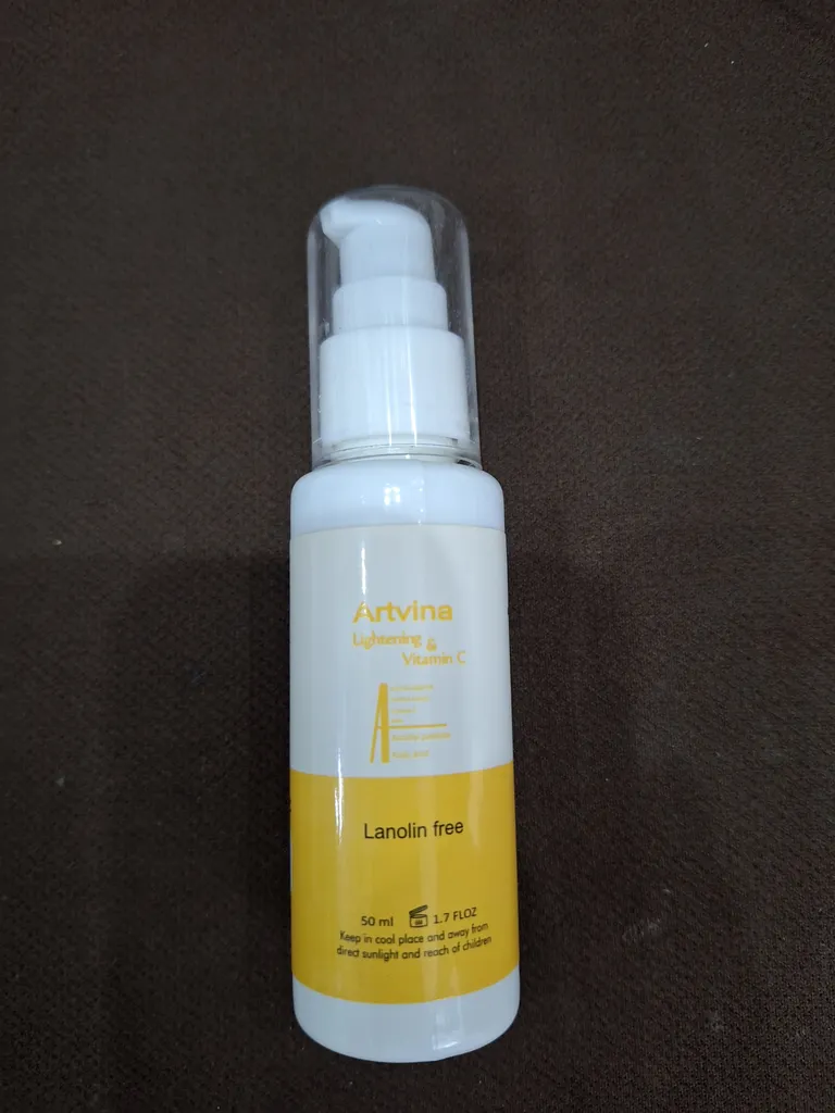 کرم روشن کننده و ضد لک صورت آرت وینا مدل ویتامین C مناسب انواع پوست حجم 50 میلی لیتر