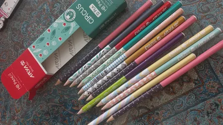 مداد مشکی آریا مدل CIRCUS کد A8 بسته 12 عددی