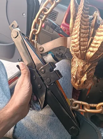 جک خودرو مدل m4 مناسب برای پراید  ظرفیت  1.5 تن