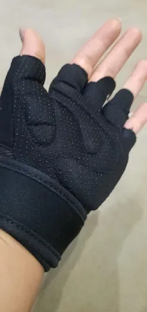 دستکش بدنسازی زنانه مدل مچ بنددار کف چرمی کد NK-235