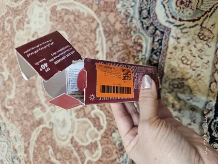 کرم ضدآفتاب و ضدلک رنگی لافارر مدل SPF40-Medium، مناسب پوست‌های چرب، حجم 40 میلی‌لیتر