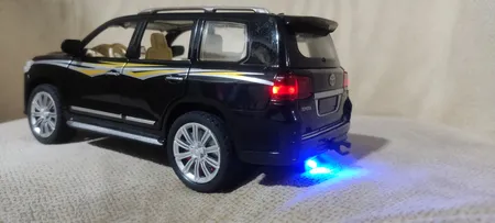 ماشین بازی چه ژی مدل فلزی 6 درب بازشو تویوتا دودزا