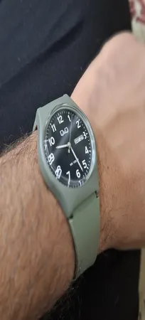 ساعت مچی عقربه ای کیو اند کیو مدل a212j008y