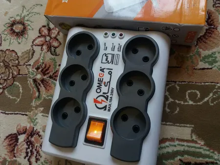 محافظ ولتاژ امگا مدل P6000 طول 3 متر