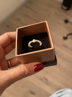 انگشتر طلا 18 عیار زنانه ناریا مدل مروارید پرورشی مون سایز 56