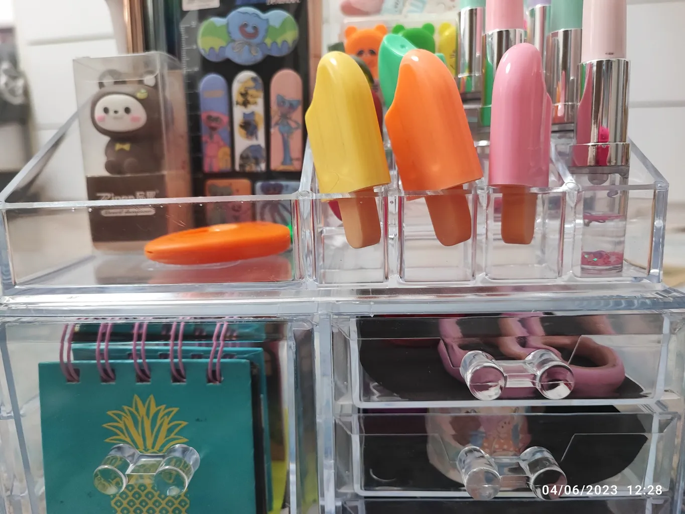 استند لوازم آرایشی مدل donya4