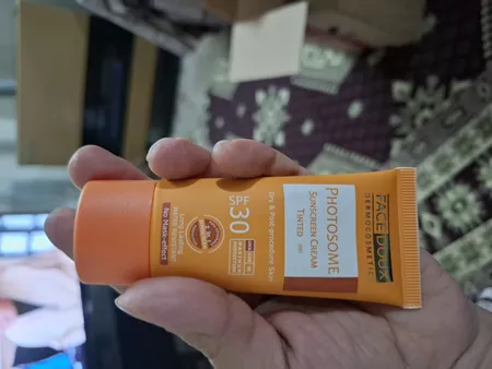 کرم ضد آفتاب رنگی فیس دوکس SPF 30 مدل photosome 02  محافظ اشعه UVA و UVB، ‌ضد آب، مناسب پوست های خشک حجم 40 میلی لیتر