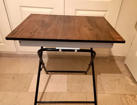 میز تحریر تاشو و تنظیم شو یاس سفید تک باکس دار