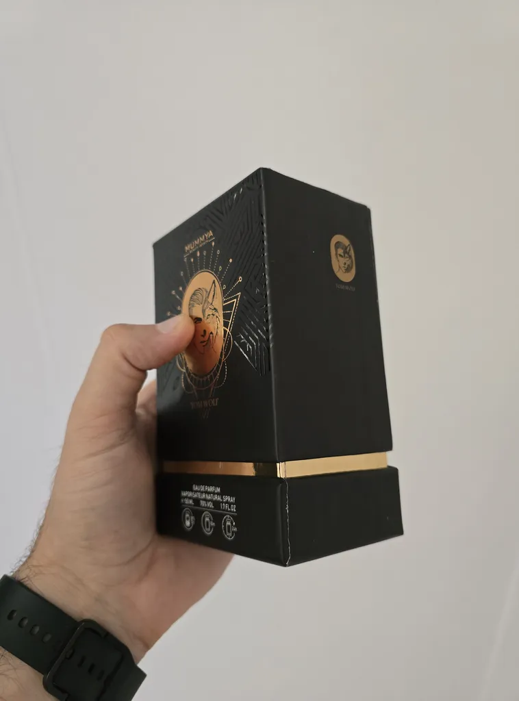 ادو پرفیوم مردانه مومیا مدل تام ولف کهربا با رایحه تلخ و گرم حجم 50 میلی لیتر