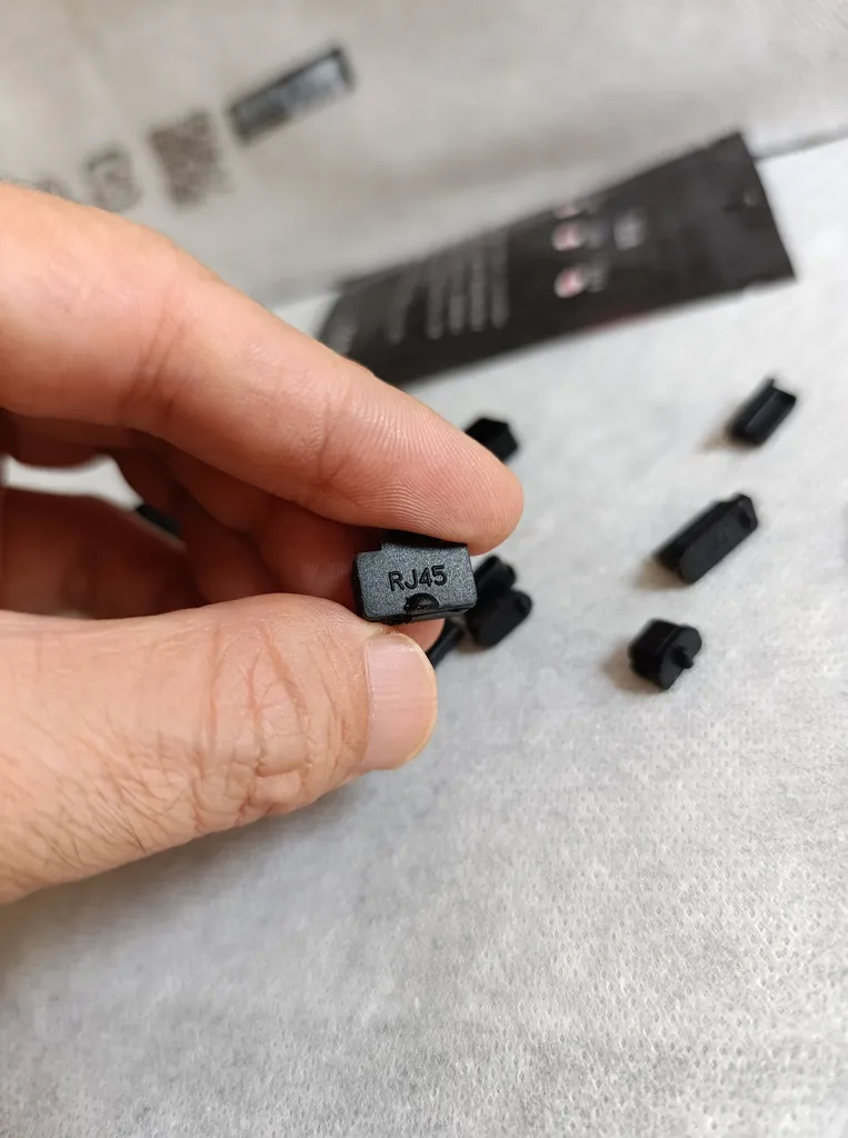 محافظ پورت لپ تاپ رینیکا مدل Ant01 مجموعه 12 عددی