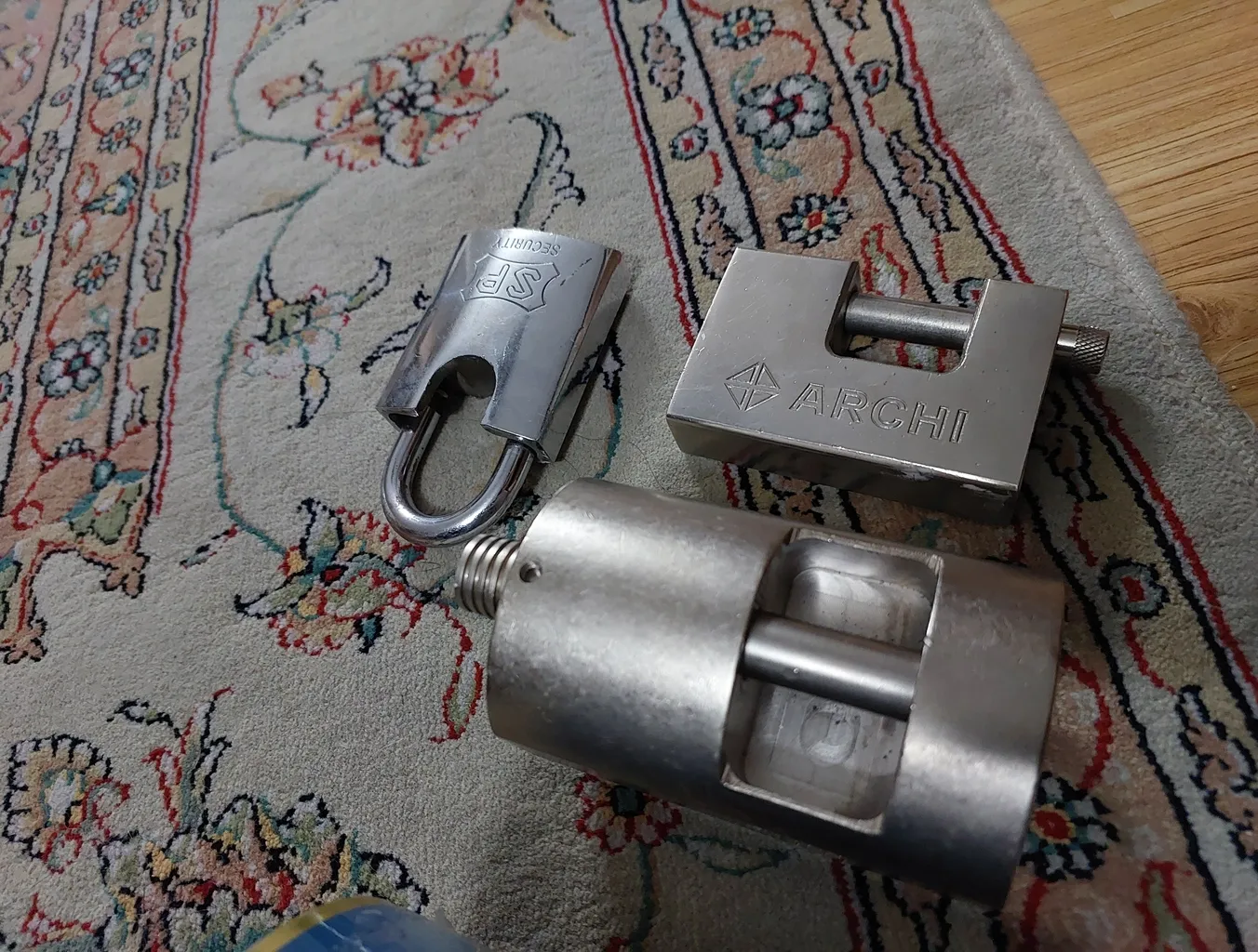 قفل منیر صنعت مدل استوانه ای M110 با 18 ساچمه