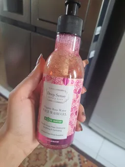 ژل شستشوی صورت دیپ سنس مدل Rose Water مناسب پوست های حساس حجم 250 میلی‌لیتر