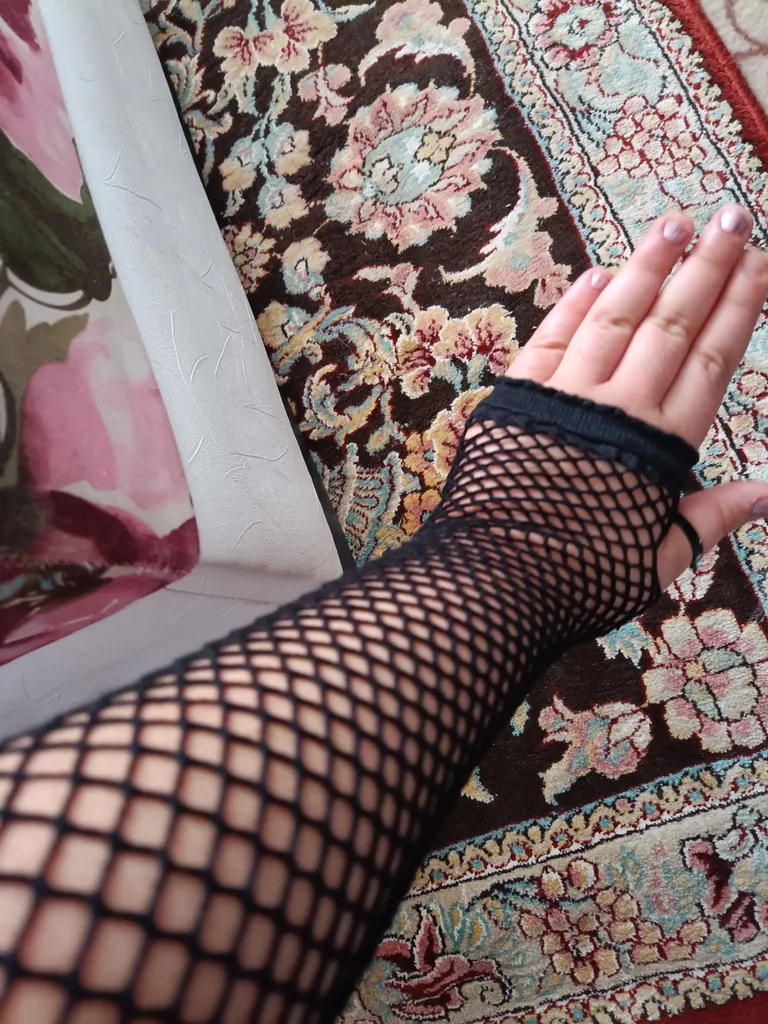 ساق دست زنانه مدل فیش نت دو انگشتی