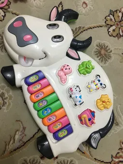 اسباب بازی آموزشی موزیکال مدل گاو