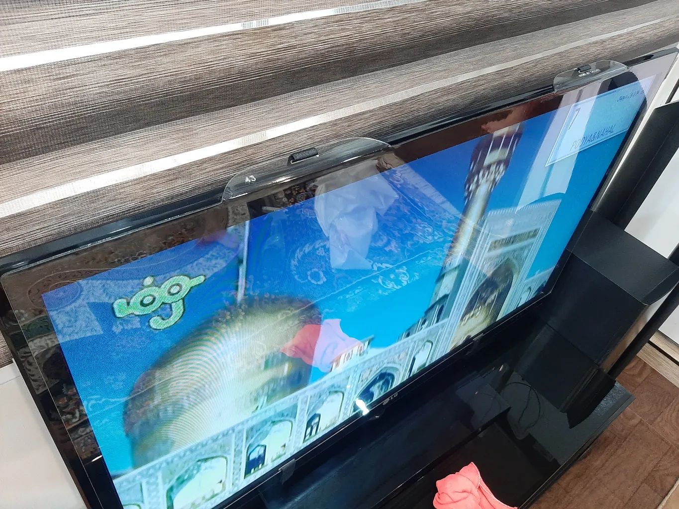 محافظ صفحه تلویزیون مدل M43 مخصوص ال ای دی های 43 اینچ