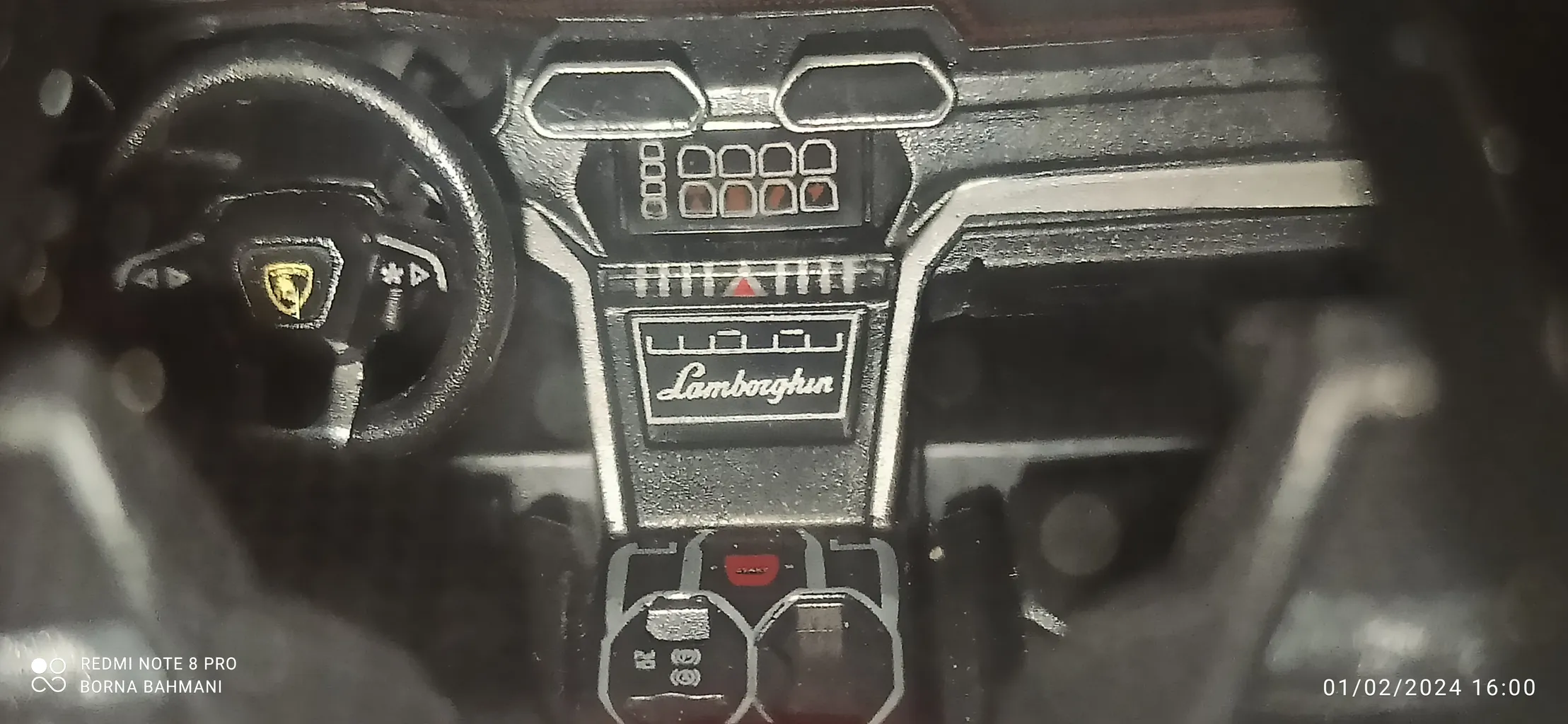 ماکت ماشین چه ژی مدل Lamborghini Urus ماکت ماشین چه ژی مدل Lamborghini Urus