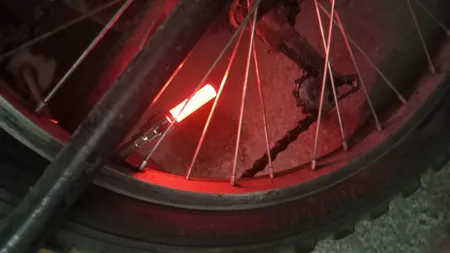 چراغ چرخ دوچرخه آیرون من مدل Rb20 بسته 2 عددی