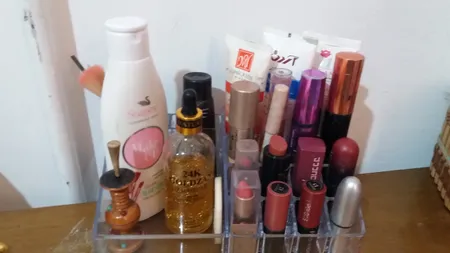 استند لوازم آرایشی مدل MA