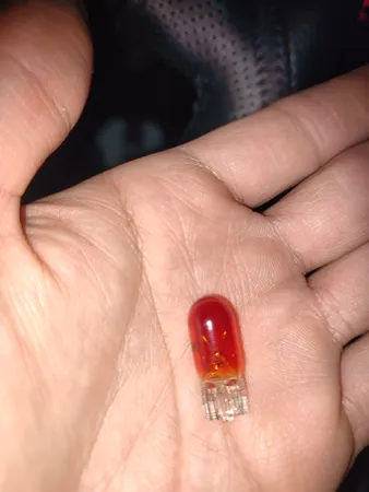 لامپ سکن پژو مدل 6216C1 مناسب برای پژو 206 و 207 بسته 2 عددی