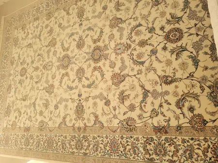 فرش ماشینی زمرد مشهد طرح افشان رنگ کرم