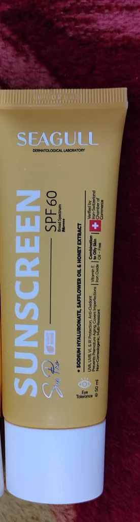 کرم ضد آفتاب رنگی سی گل SPF 60 مدل 908 ‌مناسب برای پوست چرب و مختلط حجم 50 میلی‌لیتر