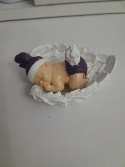 مجسمه سنگی مدل نوزاد روی بال فرشته